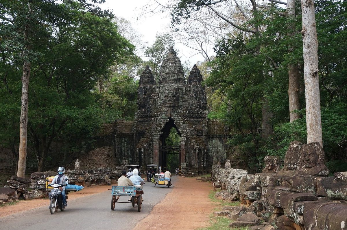 How to get around the temples